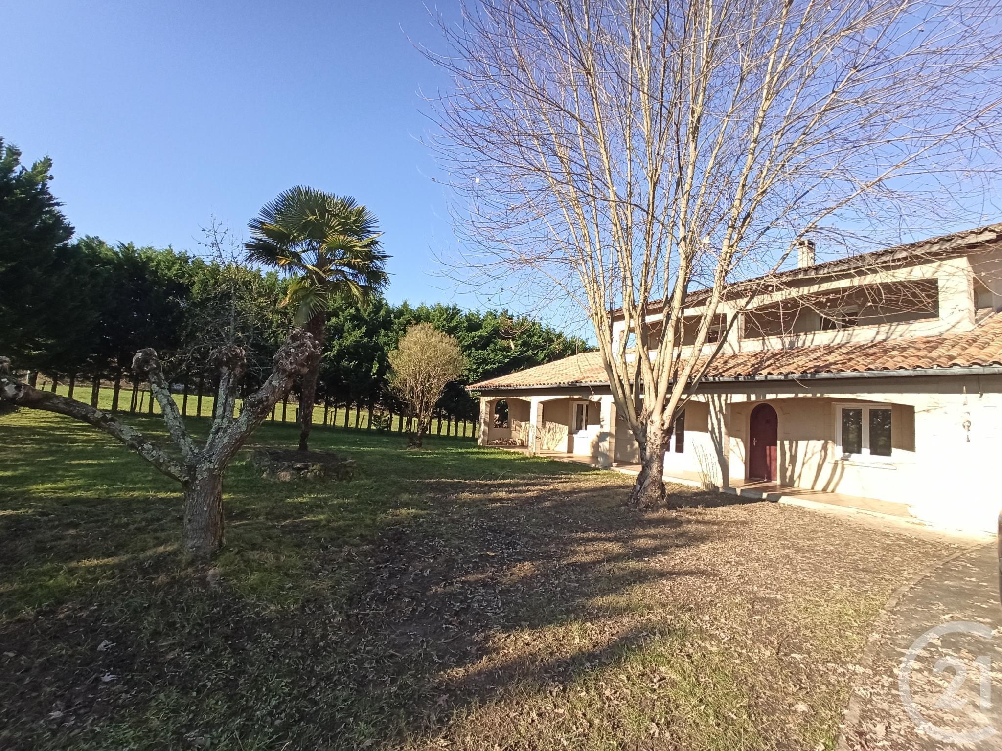 Maison à louer - 8 pièces - 210 m2 - BAYAS - 33 - AQUITAINE