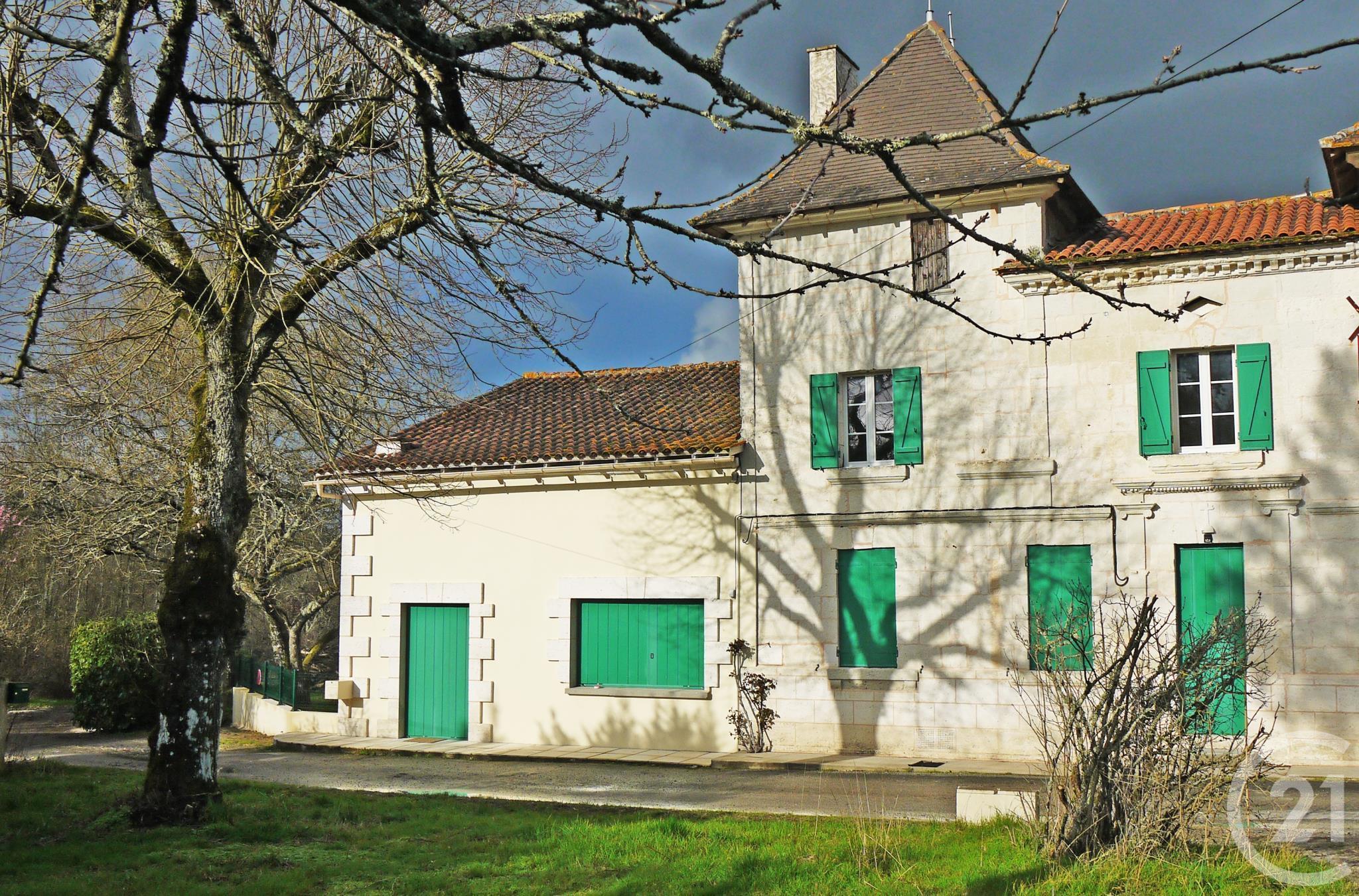 Maison à louer - 9 pièces - 183 m2 - LA ROCHE CHALAIS - 24 - AQUITAINE