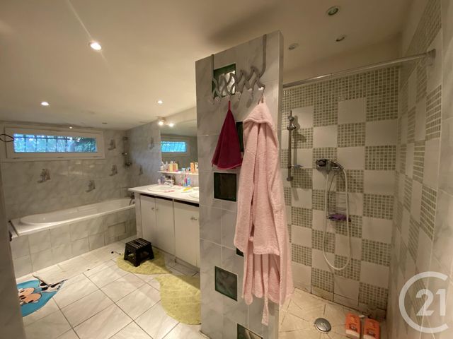 maison à vendre - 6 pièces - 169.3 m2 - COUTRAS - 33 - AQUITAINE - Century 21 G&B Immobilier maison à vendre - 6 pièces - 169.3 m2 - COUTRAS - 33 - AQUITAINE - Century 21 G&B Immobilier