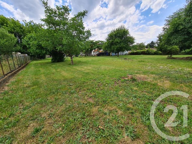 Afficher la photo en grand terrain à vendre - 1548.0 m2 - ST SEURIN SUR L ISLE - 33 - AQUITAINE - Century 21 G&B Immobilier