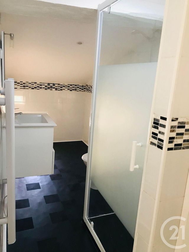 Appartement T4 à vendre - 4 pièces - 74.41 m2 - COUTRAS - 33 - AQUITAINE - Century 21 G&B Immobilier