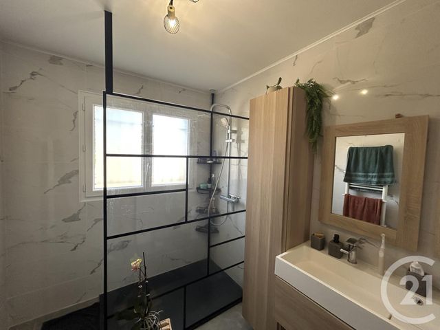 maison à vendre - 6 pièces - 205.04 m2 - LES EGLISOTTES ET CHALAURES - 33 - AQUITAINE - Century 21 G&B Immobilier