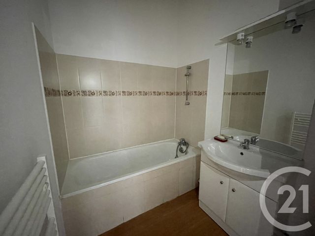 Appartement F3 à vendre - 3 pièces - 57.79 m2 - ST SEURIN SUR L ISLE - 33 - AQUITAINE - Century 21 G&B Immobilier