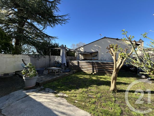 maison à vendre - 6 pièces - 134.14 m2 - LES ARTIGUES DE LUSSAC - 33 - AQUITAINE - Century 21 G&B Immobilier