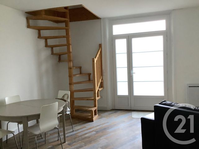 Afficher la photo en grand Appartement T2 à louer - 2 pièces - 60.59 m2 - ST MEDARD DE GUIZIERES - 33 - AQUITAINE - Century 21 G&B Immobilier