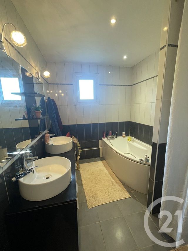 maison à vendre - 8 pièces - 144.0 m2 - LES EGLISOTTES ET CHALAURES - 33 - AQUITAINE - Century 21 G&B Immobilier