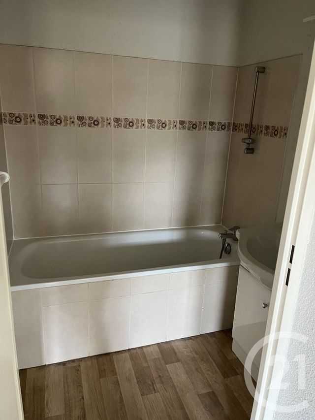 Appartement T3 à vendre - 3 pièces - 59.72 m2 - ST SEURIN SUR L ISLE - 33 - AQUITAINE - Century 21 G&B Immobilier