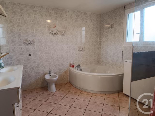 maison à vendre - 7 pièces - 170.52 m2 - LA BARDE - 17 - POITOU-CHARENTES - Century 21 G&B Immobilier