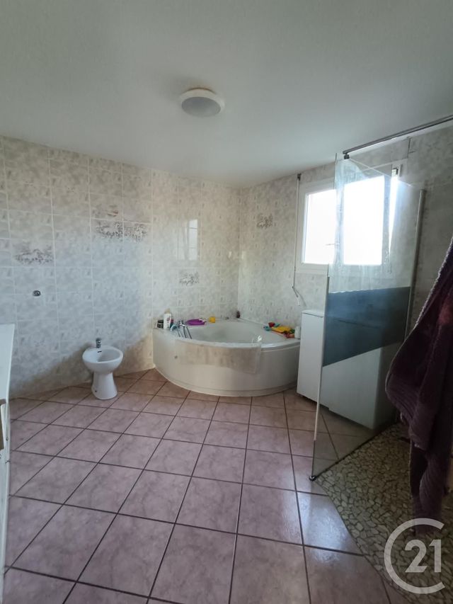 maison à vendre - 7 pièces - 170.52 m2 - LA BARDE - 17 - POITOU-CHARENTES - Century 21 G&B Immobilier