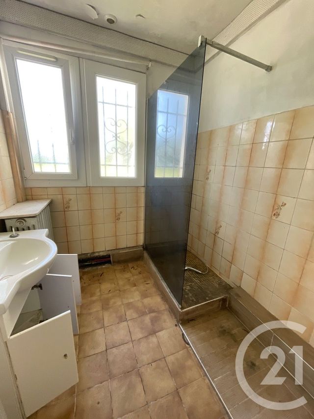 maison à vendre - 6 pièces - 166.0 m2 - ST AIGULIN - 17 - POITOU-CHARENTES - Century 21 G&B Immobilier