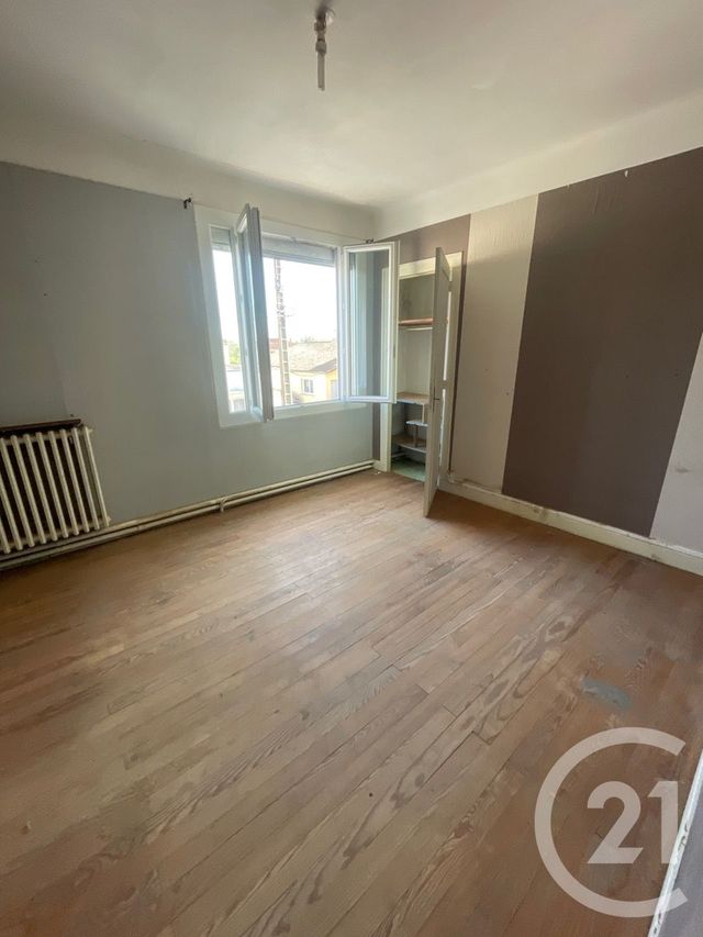 maison à vendre - 6 pièces - 166.0 m2 - ST AIGULIN - 17 - POITOU-CHARENTES - Century 21 G&B Immobilier