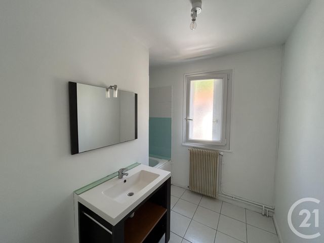 maison à vendre - 4 pièces - 74.19 m2 - LES ARTIGUES DE LUSSAC - 33 - AQUITAINE - Century 21 G&B Immobilier